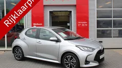 Grijs Gebruikt 2022 Toyota Yaris Hybrid Limited Hatchback | € 23.900 (Eerlijke prijs)