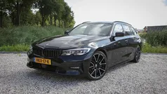 Zwart Gebruikt 2020 BMW 330e Sport Line Stationwagen | € 26.444 (Eerlijke prijs)