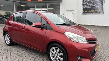 Occasion Toyota Yaris 69 PK (50 kW) 2013 Rood (metallic) Hatchback