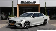 Gebruikt 2021 Volvo S60 R-Design Sedan | € 30.895 (Eerlijke prijs)
