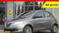 Grijs Gebruikt 2014 Lancia Ypsilon Silver Hatchback | € 5.900 (Eerlijke prijs)