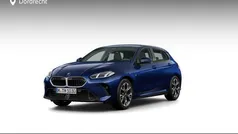 Blauw, metallic lak Nieuw 2024 BMW 120 M Sport Hatchback | € 49.194 (Super prijs)