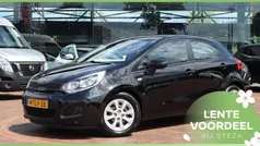 Zwart Gebruikt 2014 Kia Rio Comfort Hatchback | € 7.749 (Eerlijke prijs)