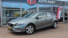 Grijs Gebruikt 2018 Volvo V40 Momentum Stationwagen | € 15.749 (Eerlijke prijs)