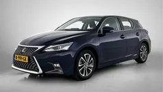 Blauw metallic Gebruikt 2020 Lexus CT200h Hatchback | € 24.950 (Eerlijke prijs)
