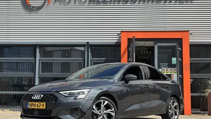 Grijs Gebruikt 2022 Audi A3 Edition .1 Sedan | € 25.250 (Super prijs)