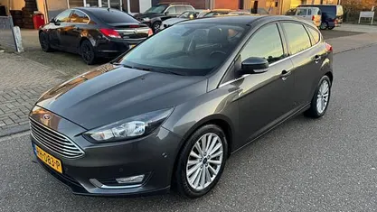 Grijs Occasion 2017 Ford Focus Titanium Hatchback | € 6.000 (Eerlijke prijs)