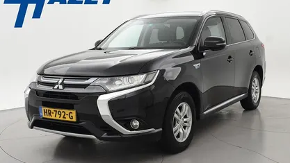 Zwart Gebruikt 2015 Mitsubishi Outlander P-HEV SUV | € 11.945 (Eerlijke prijs)