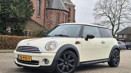 Wit Gebruikt 2007 Mini ONE Hatchback | € 2.899 (Eerlijke prijs)