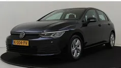 Zwart Gebruikt 2021 VW Golf VIII Life Hatchback | € 21.450 (Goede deal)