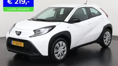 Wit Gebruikt 2024 Toyota Aygo Play Hatchback | € 17.695 (Eerlijke prijs)