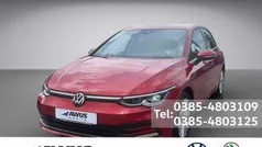 Gebruikt 2022 VW Golf VIII Style Sedan | € 28.448 (Goede deal)