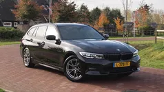 Zwart Gebruikt 2021 BMW 318 Executive Stationwagen | € 30.490 (Eerlijke prijs)