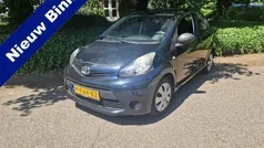 Zwart Gebruikt 2013 Toyota Aygo Hatchback | € 3.375 (Eerlijke prijs)