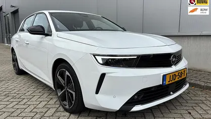 Wit Gebruikt 2022 Opel Astra Edition Hatchback | € 23.350 (Goede deal)
