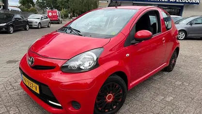 Occasion Toyota Aygo 68 PK (50 kW) 2012 Rood Hatchback