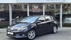 Zwart Gebruikt 2017 Toyota Auris Hybrid Hatchback | € 14.400 (Eerlijke prijs)