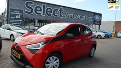 Rood Gebruikt 2020 Toyota Aygo Hatchback | € 9.240 (Eerlijke prijs)