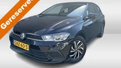 Zwart, metallic lak Gebruikt 2024 VW Polo Edition Hatchback | € 23.950 (Eerlijke prijs)