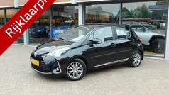 Zwart Gebruikt 2017 Toyota Yaris Hybrid Executive Hatchback | € 14.950 (Goede deal)