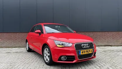 Rood Occasion 2011 Audi A1 Attraction Hatchback | € 5.950 (Eerlijke prijs)