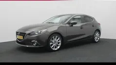 Bruin, metallic lak Gebruikt 2015 Mazda 3 Hatchback | € 18.950 (Eerlijke prijs)