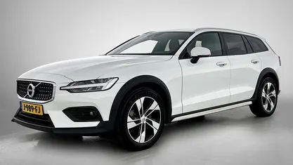 Wit basiskleur Gebruikt 2020 Volvo V60 CC Pro Stationwagen | € 36.950 (Goede deal)