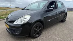 Zwart Gebruikt 2008 Renault Clio II Dynamique Hatchback | € 2.295 (Eerlijke prijs)