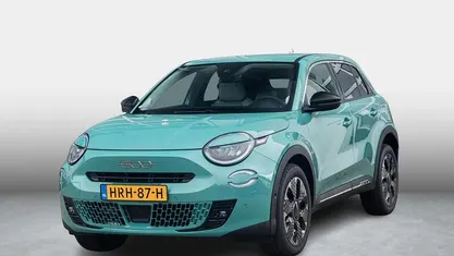 Blauw Nieuw 2025 Fiat 600 La Prima SUV | € 29.889 (Eerlijke prijs)