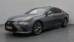 Gebruikt 2021 Lexus ES300H Sport Line Sedan | € 43.950 (Goede deal)