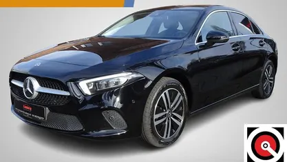 Zwart Occasion 2022 Mercedes A250 Luxury Sedan | € 26.995 (Super prijs)