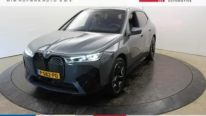 Grijs Gebruikt 2022 BMW iX Executive SUV | € 48.940 (Eerlijke prijs)