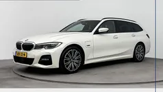 Wit Gebruikt 2022 BMW 320e Basis Stationwagen | € 32.900 (Eerlijke prijs)