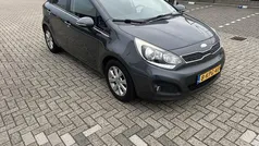 Grijs Gebruikt 2013 Kia Rio MPV | € 6.000 (Eerlijke prijs)