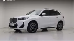 Mineralweiss (wit metallic) Gebruikt 2023 BMW iX1 Comfort Edition SUV | € 41.895 (Goede deal)