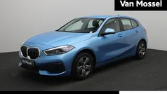 Blauw Gebruikt 2021 BMW 118 Executive Hatchback | € 19.900 (Super prijs)