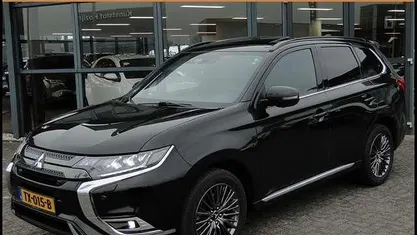 Occasion Mitsubishi Outlander P-HEV Edition 2018 Zwart (metallic) SUV