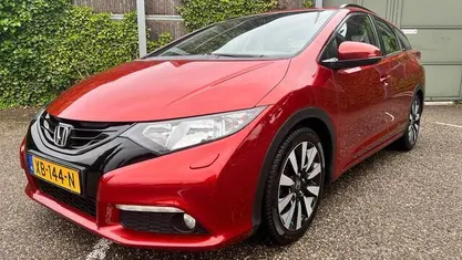 Rood Occasion 2014 Honda Civic Lifestyle Stationwagen | € 11.999 (Eerlijke prijs)