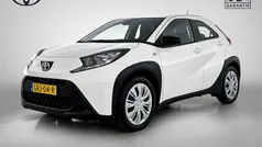 Gebruikt 2024 Toyota Aygo Play Hatchback | € 18.445 (Eerlijke prijs)