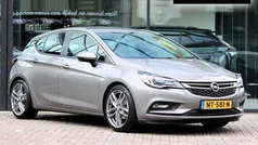 Grijs Gebruikt 2017 Opel Astra Edition Hatchback | € 11.987 (Eerlijke prijs)