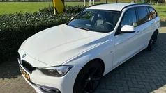Wit, andere lak Gebruikt 2016 BMW 318 Sport Line Stationwagen | € 17.450 (Eerlijke prijs)