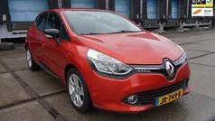 Rood Gebruikt 2014 Renault Clio IV Night&Day Hatchback | € 6.895 (Eerlijke prijs)