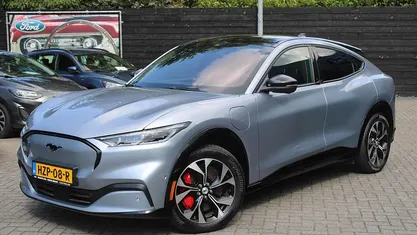 Grijs Gebruikt 2022 Ford Mustang Mach-E Extended Range SUV | € 35.995 (Eerlijke prijs)