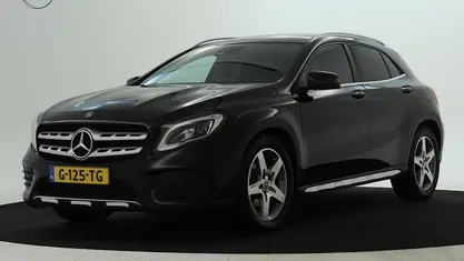 Kosmoszwart metaalkleur metallic Gebruikt 2019 Mercedes GLA180 Business SUV | € 27.950 (Eerlijke prijs)