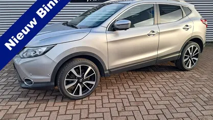 Grijs Occasion 2015 Nissan Qashqai Tekna SUV | € 13.445 (Eerlijke prijs)