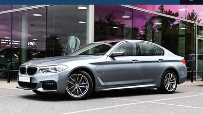 Grijs Occasion 2020 BMW 530e Comfort Edition Sedan | € 30.950 (Eerlijke prijs)