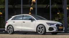Wit Gebruikt 2021 Audi A3 Sportback Business Hatchback | € 32.950 (Eerlijke prijs)