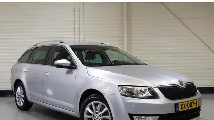 Grijs Gebruikt 2017 Skoda Octavia Business Line Hatchback | € 11.945 (Eerlijke prijs)