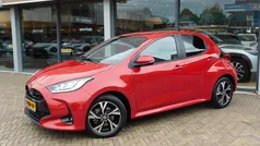 Rood Gebruikt 2024 Toyota Yaris Hybrid Edition Hatchback | € 24.900 (Eerlijke prijs)