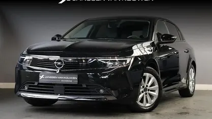 Zwart Occasion 2023 Opel Astra Business Edition Hatchback | € 20.895 (Eerlijke prijs)